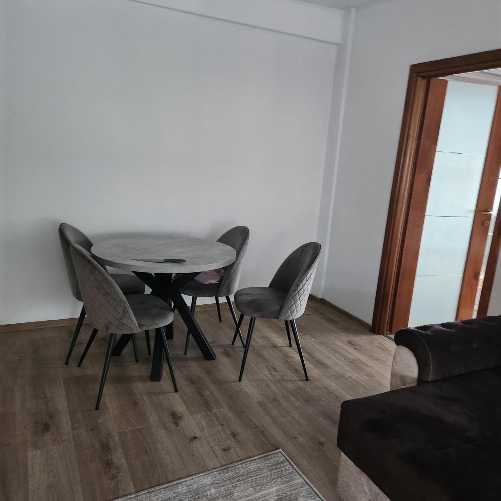 Central Trei Camere Bacău Esterno foto